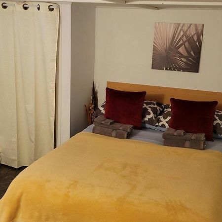Apartamento Lower Level Apt 6Ft High Close To Hwy Netflix Wifi Edmundston Exterior foto