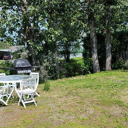 Apartamento Lower Level Apt 6Ft High Close To Hwy Netflix Wifi Edmundston Exterior foto