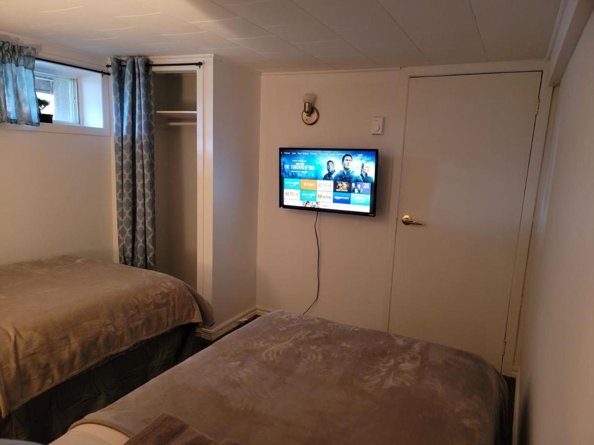 Apartamento Lower Level Apt 6Ft High Close To Hwy Netflix Wifi Edmundston Exterior foto