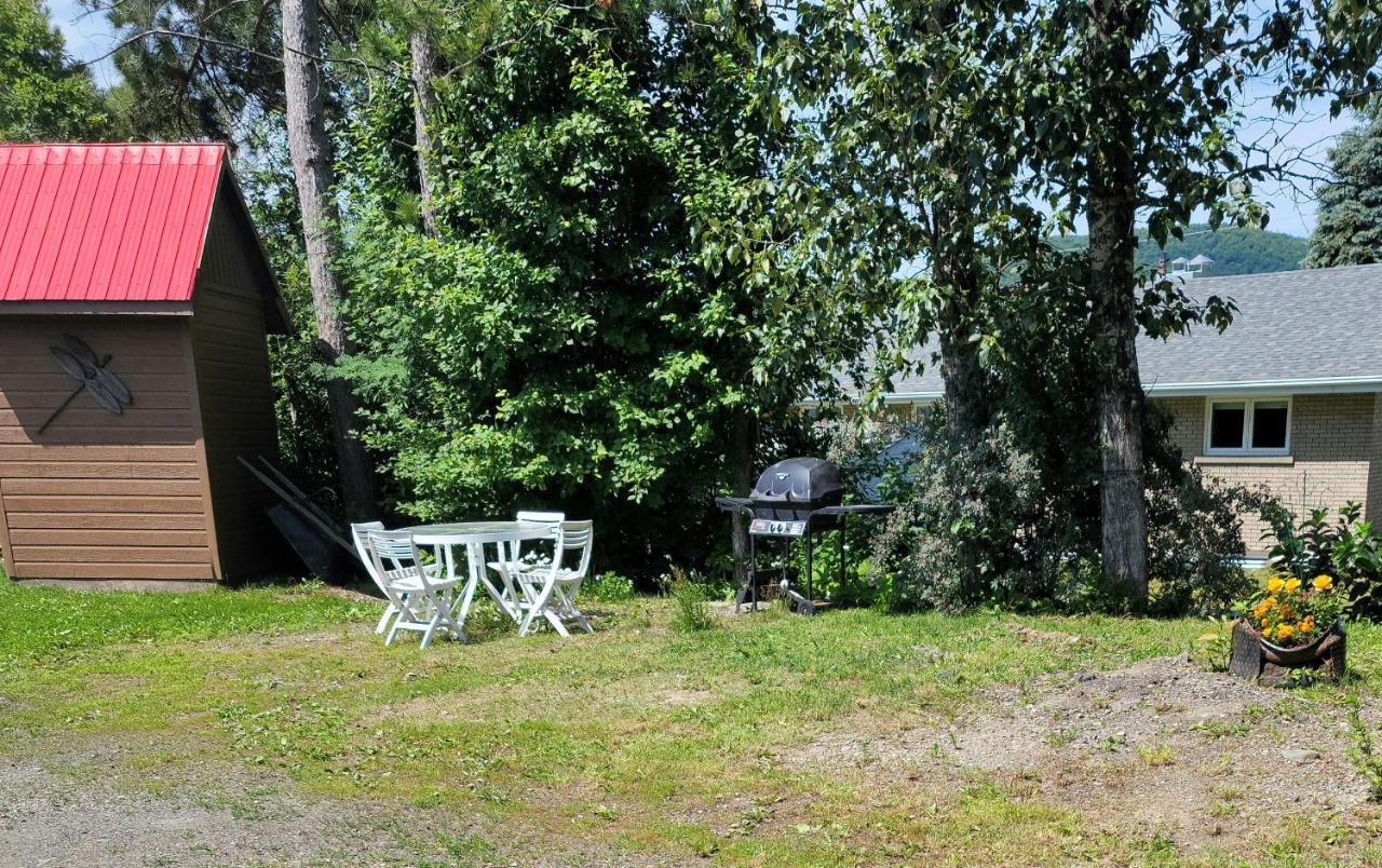Apartamento Lower Level Apt 6Ft High Close To Hwy Netflix Wifi Edmundston Exterior foto