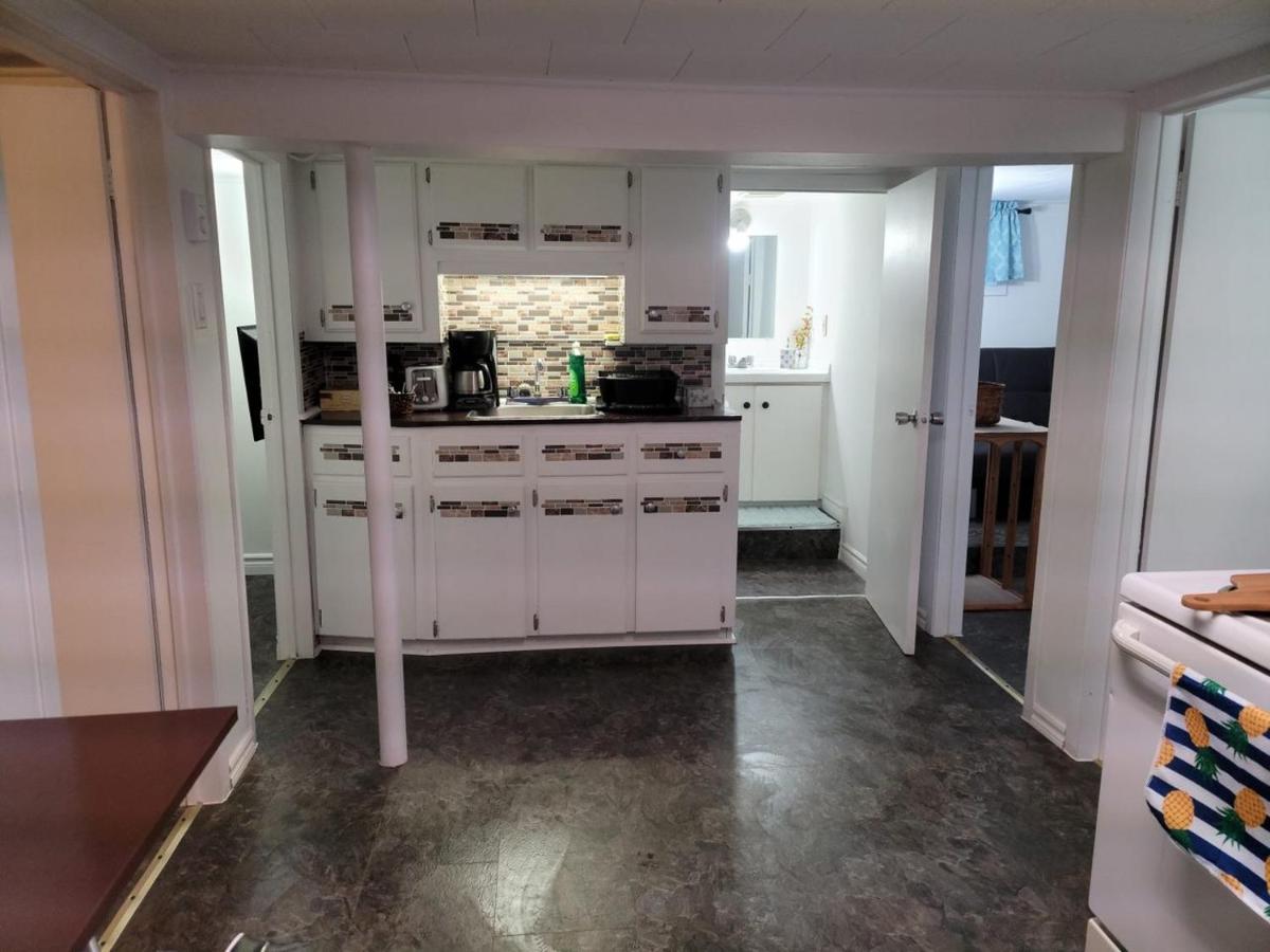 Apartamento Lower Level Apt 6Ft High Close To Hwy Netflix Wifi Edmundston Exterior foto